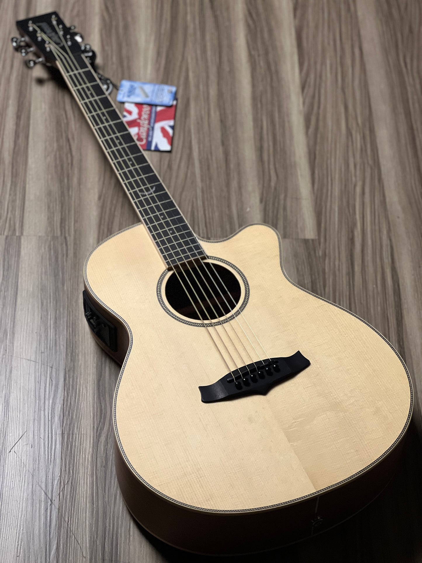 TANGLEWOOD TP4 CE Super Folk Cutaway With Fishman PRESYS in Natural