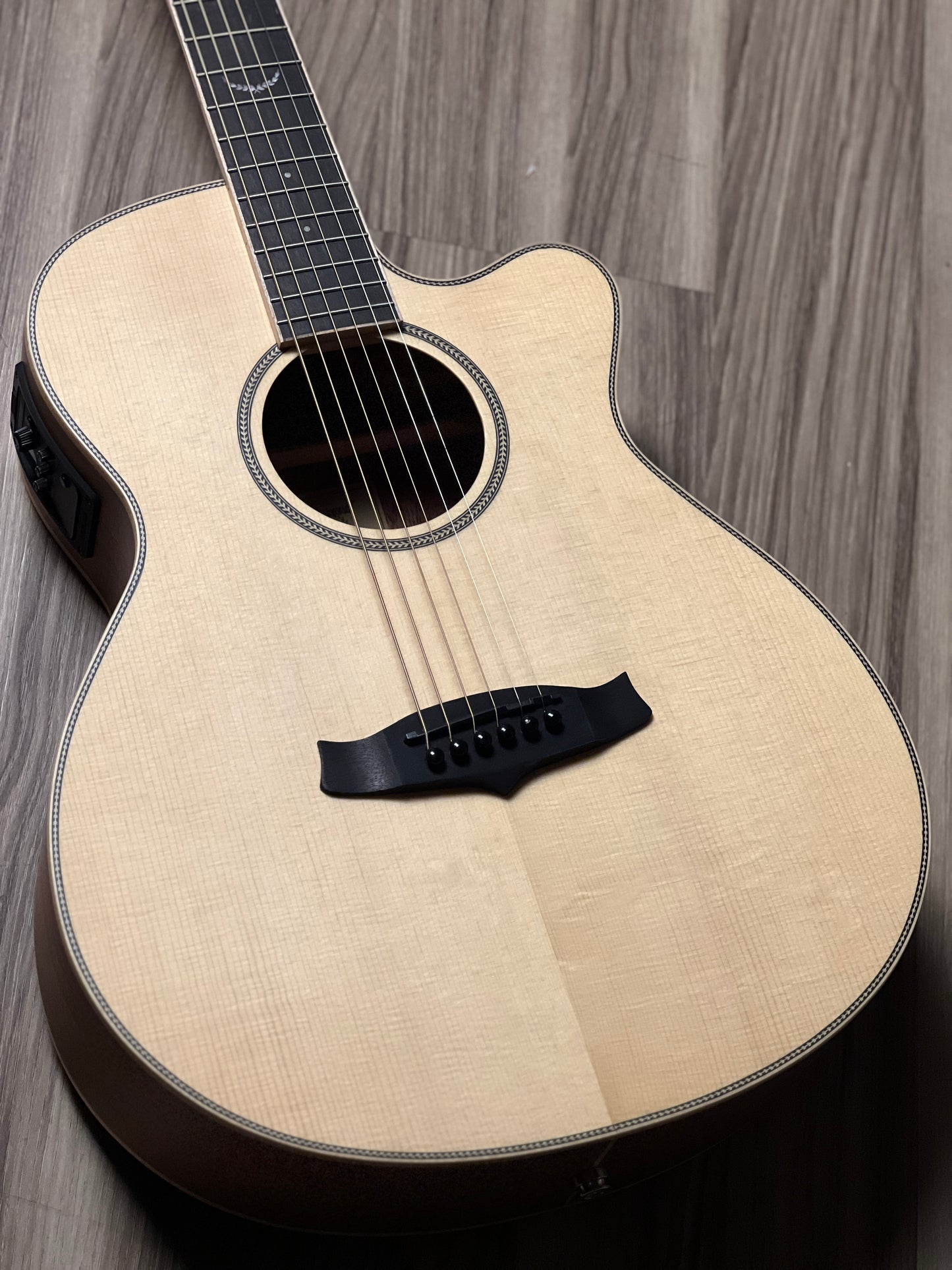 TANGLEWOOD TP4 CE Super Folk Cutaway With Fishman PRESYS in Natural