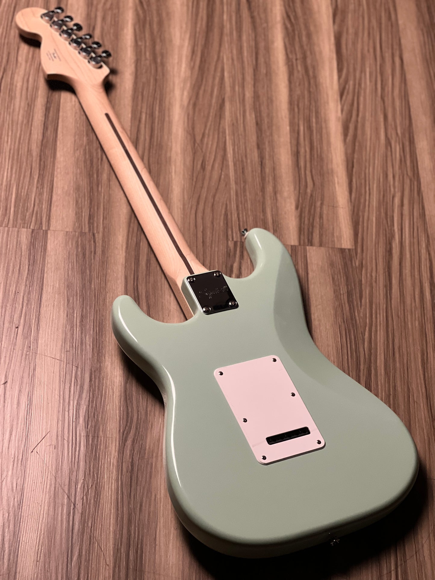 Squier FSR Affinity Series Stratocaster with White Pearloid Pickguard and Laurel FB in Surf Green