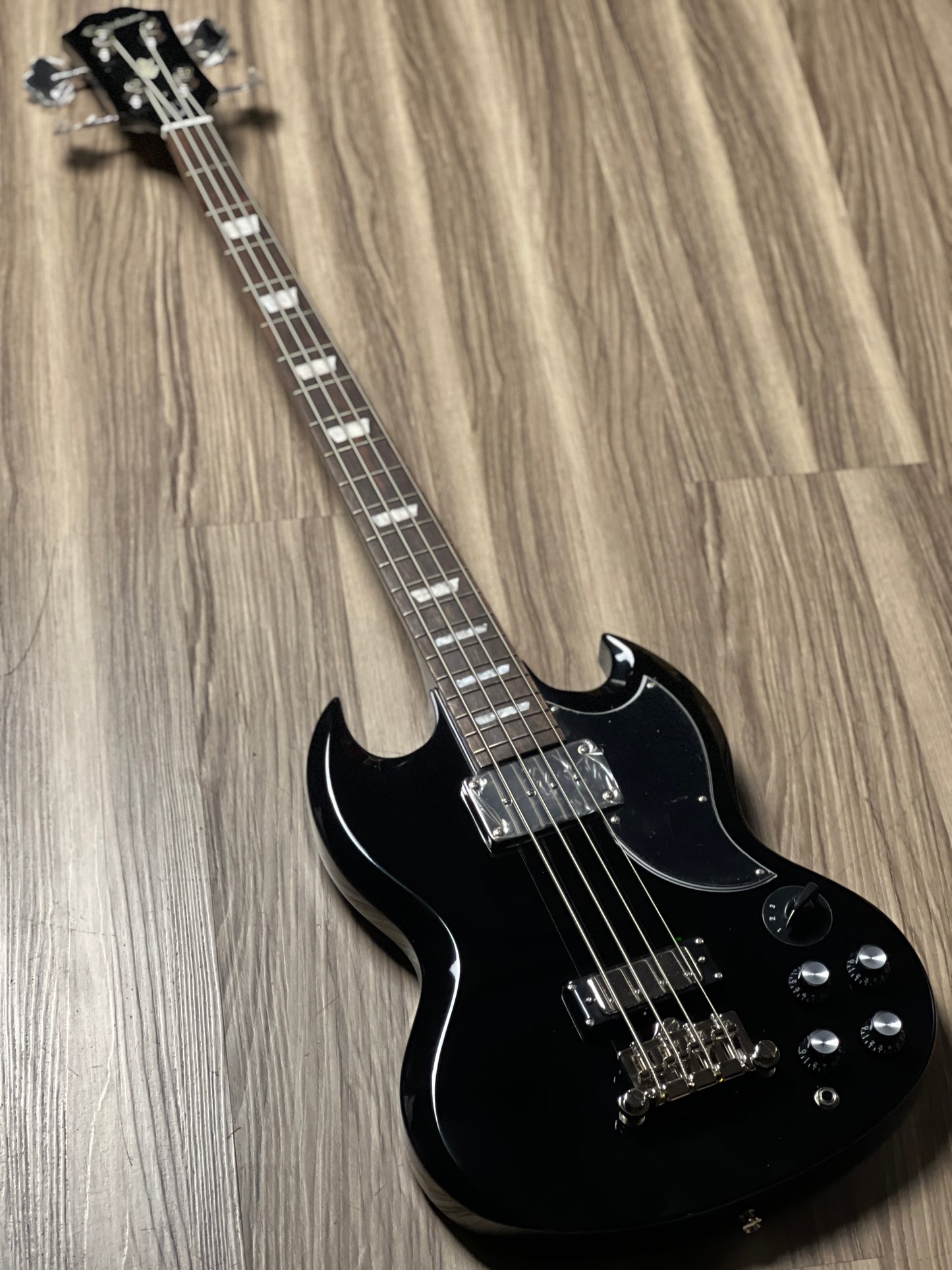 Epiphone EB-3 Bass with 2-Pickup in Ebony