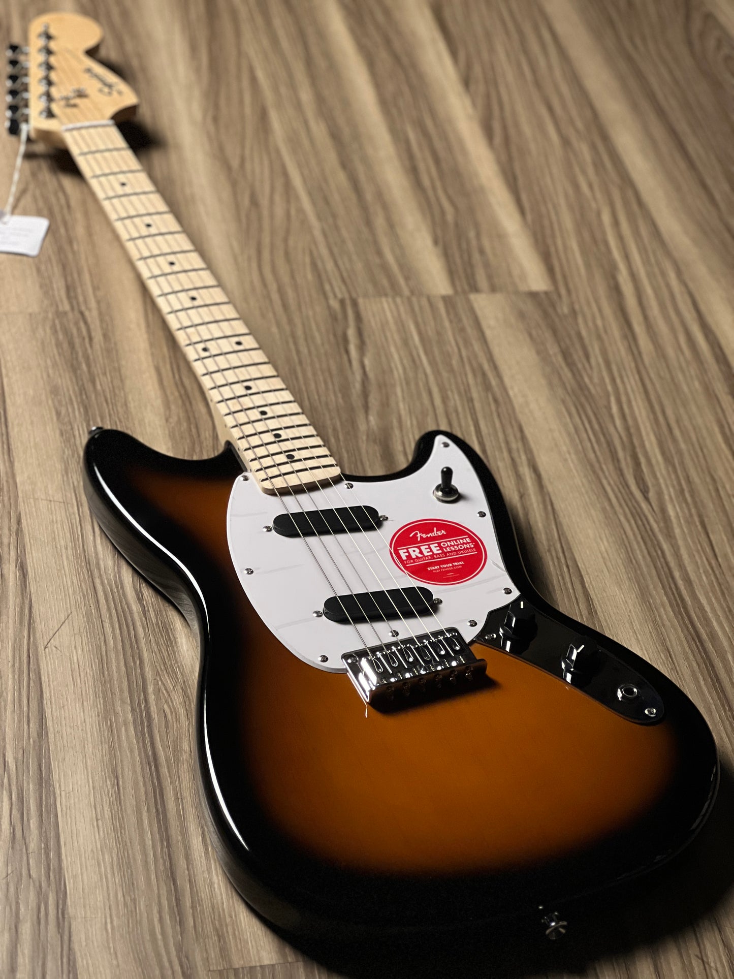 Squier Sonic Mustang with /White Pickguard and Maple FB in 2-Color Sunburst