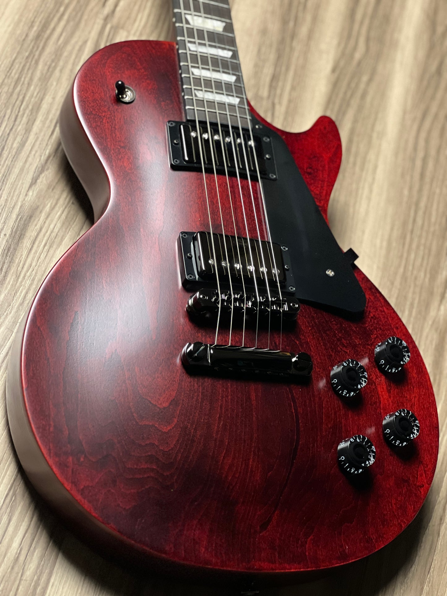 Gibson Les Paul Modern Studio in Wine Red Satin 201240233