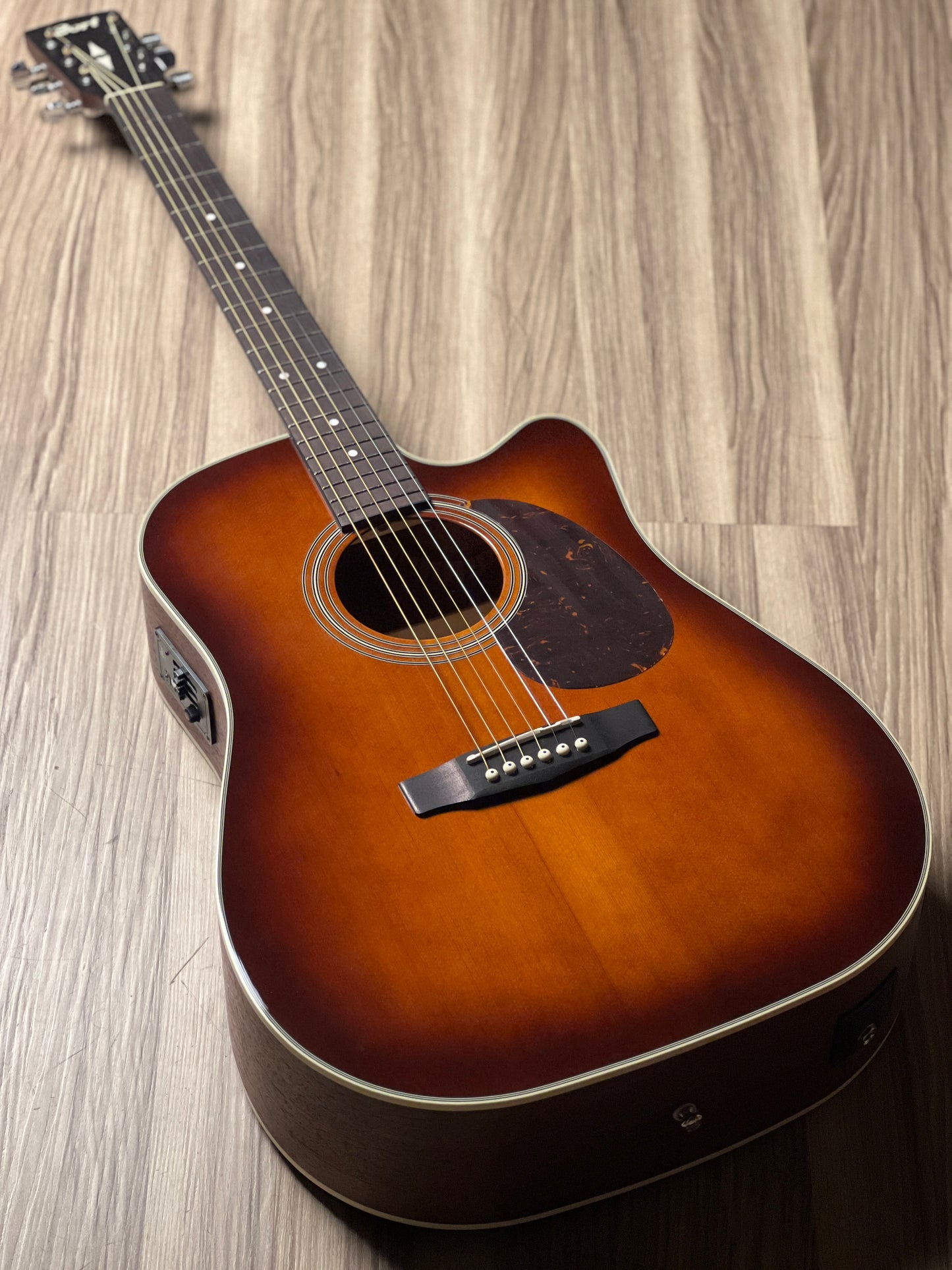 Cort MR500E-BR in Brown Burst