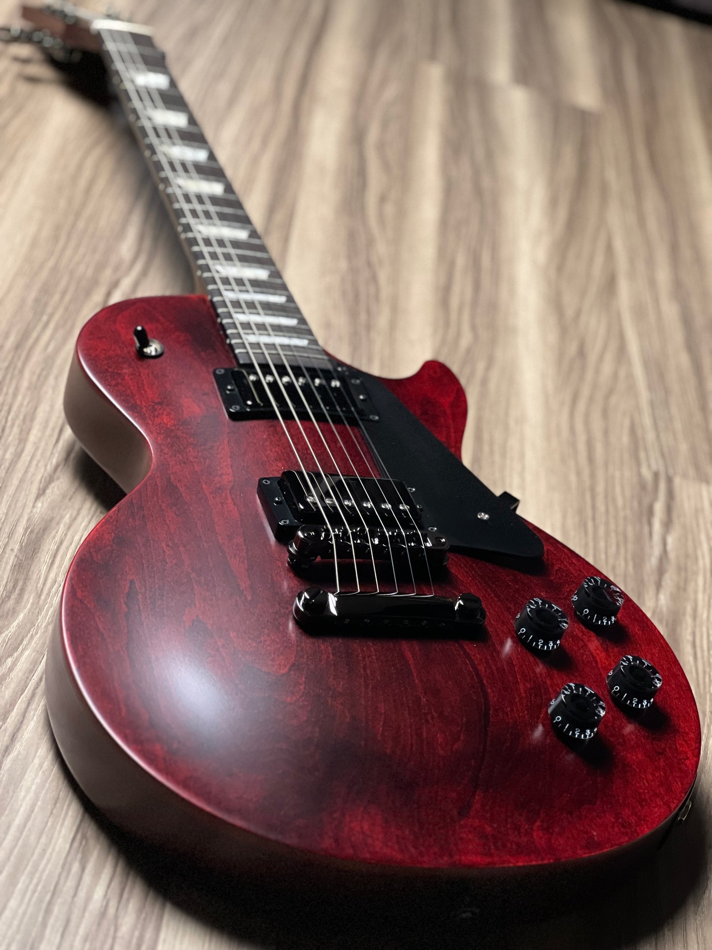 Gibson Les Paul Modern Studio in Wine Red Satin 201240233