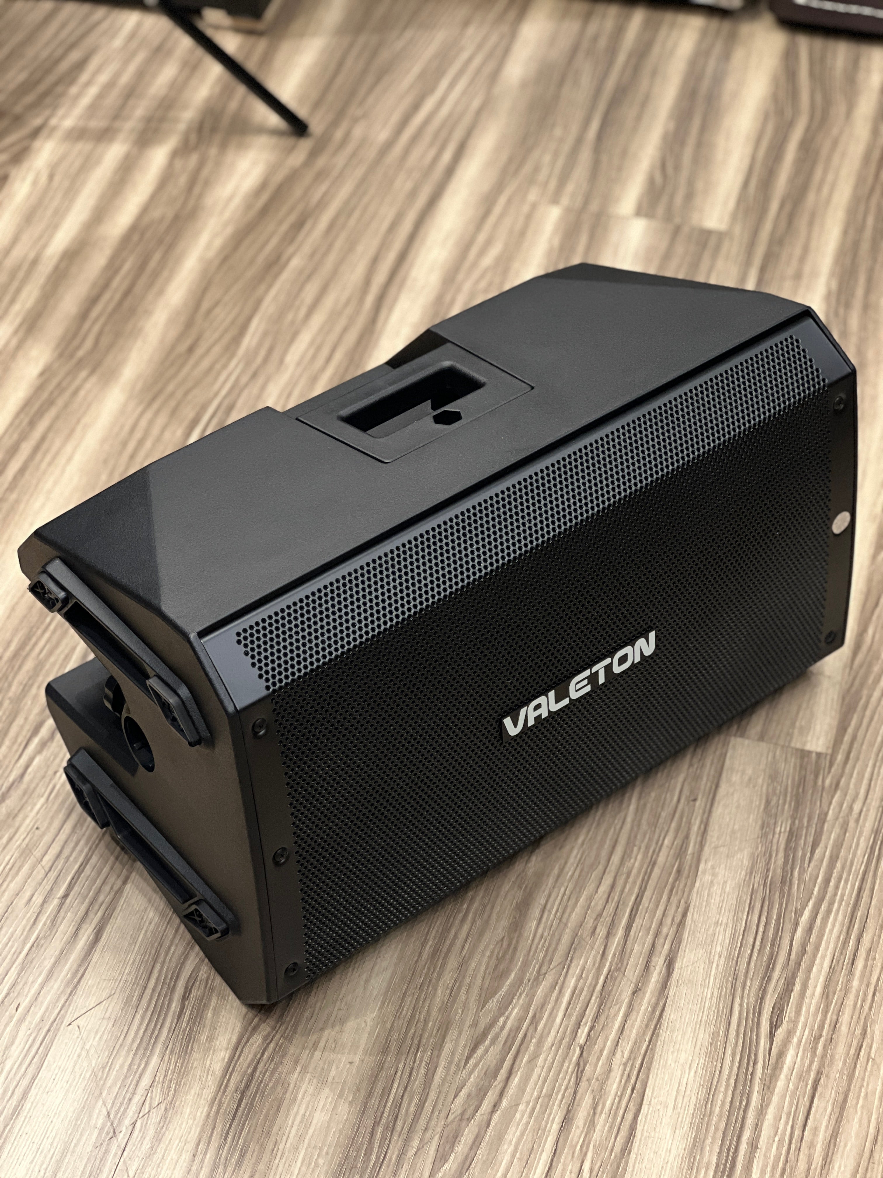 Valeton VFR-110 1300W FRFR Speaker Cabinet – nafiriguitar.com