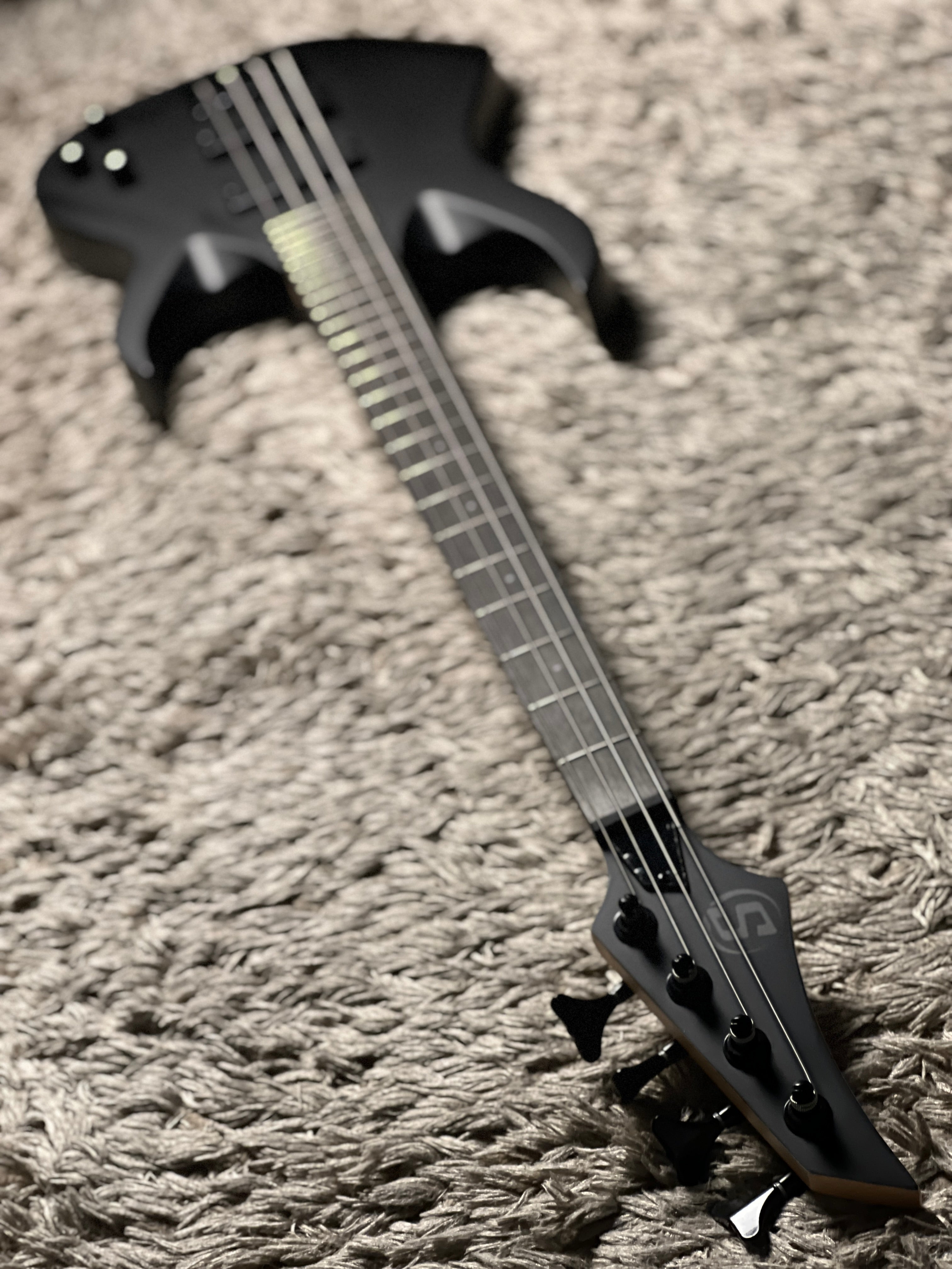 Solar AB4.4CE in Carbon Black – nafiriguitar.com