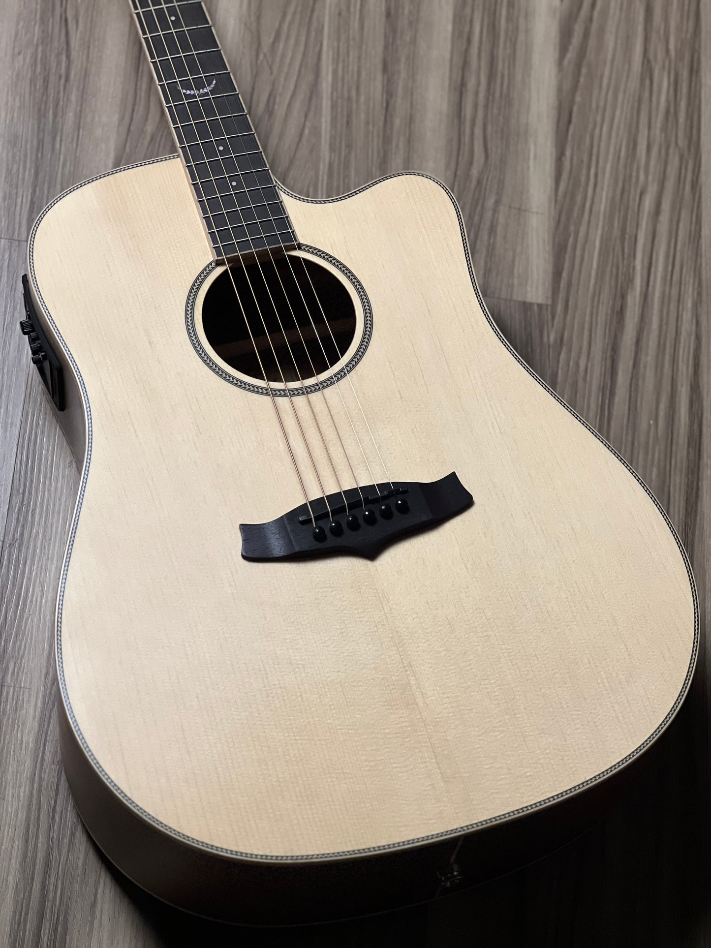 Tanglewood TP5 SE Slope Shoulder Dreadnought With Fishman Presys in Natural