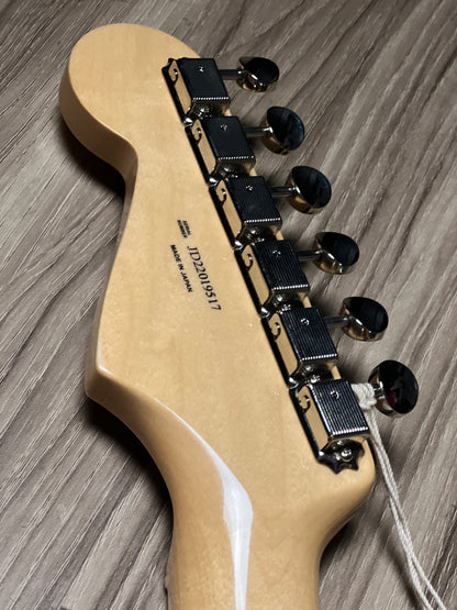 Fender Japan Traditional II 50s Stratocaster พร้อม Maple FB ใน 2 Tone Sunburst