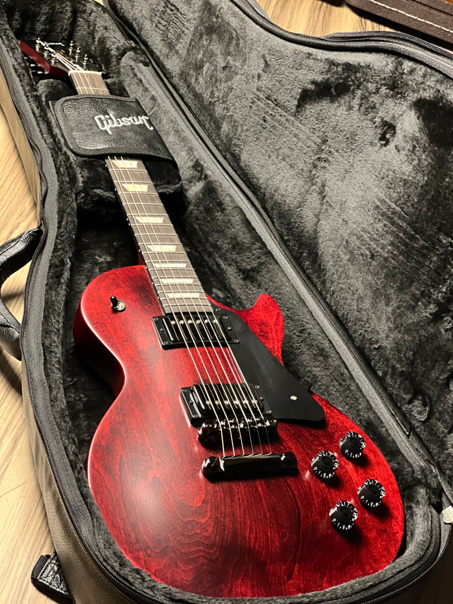 Gibson Les Paul Modern Studio in Wine Red Satin 201240233