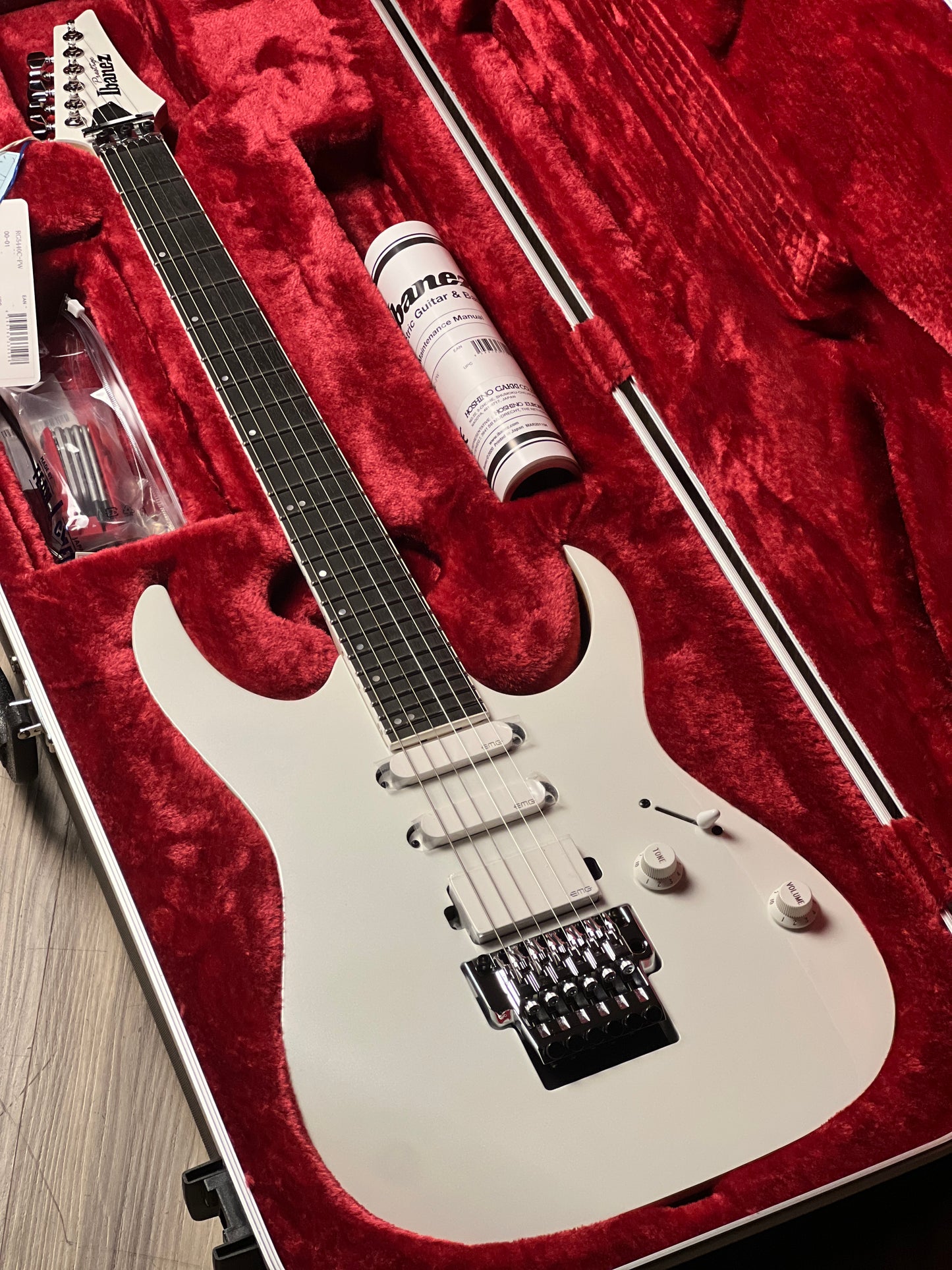 Ibanez RG5440C-PW with Case in Pearl White F2406993