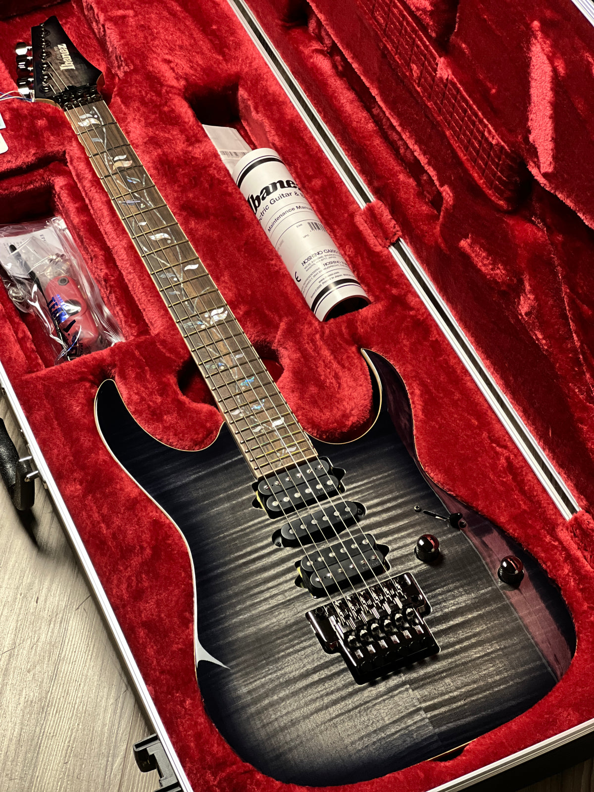 Ibanez J Custom RG8570 w/Case in Black Rutile F2403202 