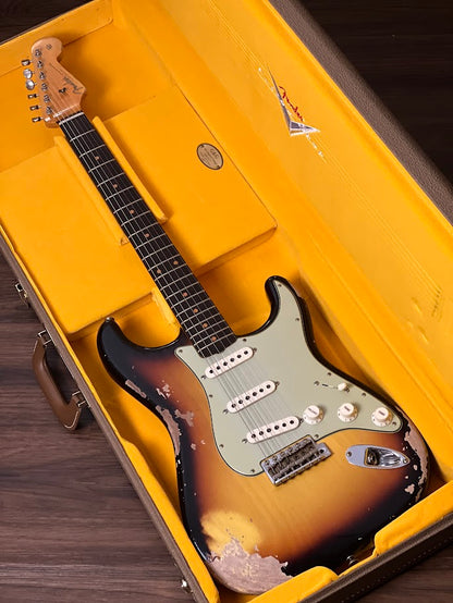 Fender Custom Shop 1961 Stratocaster Heavy Relic Super Faded Aged 3-Tone Sunburst CZ568799
