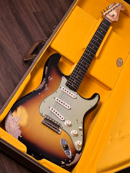 Fender Custom Shop 1961 Stratocaster Heavy Relic Super Faded Aged 3-Tone Sunburst CZ568799