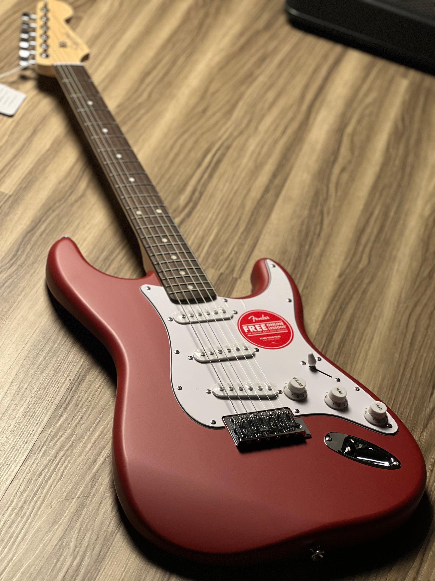 Squier Debut Series Stratocaster Electric Guitar Laurel FB In Dakota Red