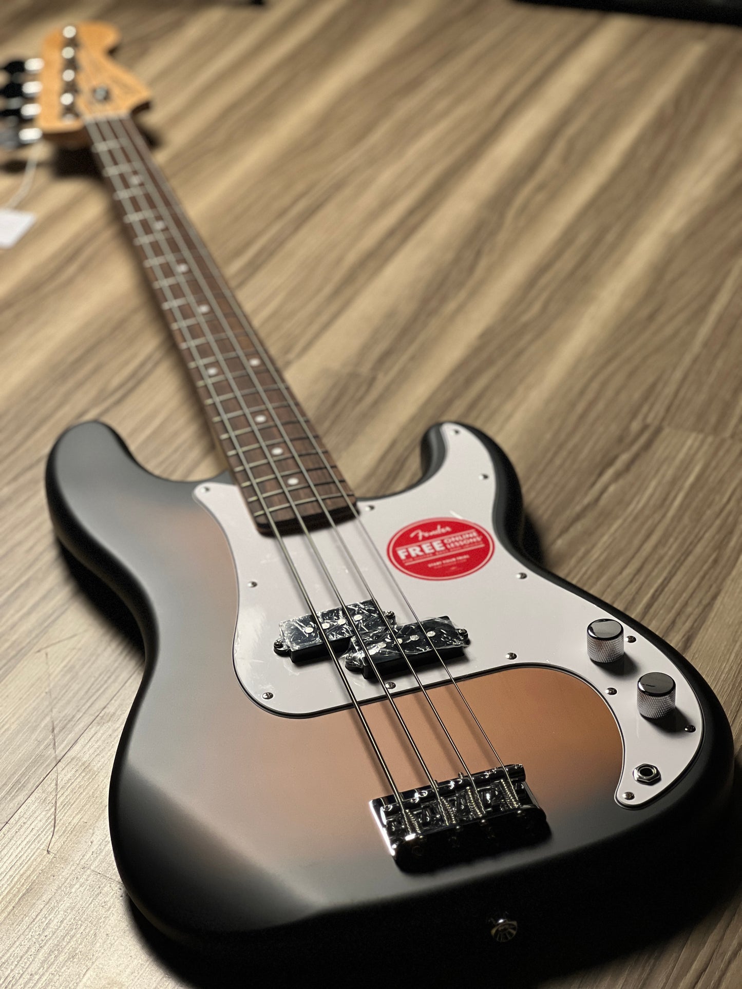 Squier Debut Series Precision Bass with Laurel FB in 2-Colour Sunburst