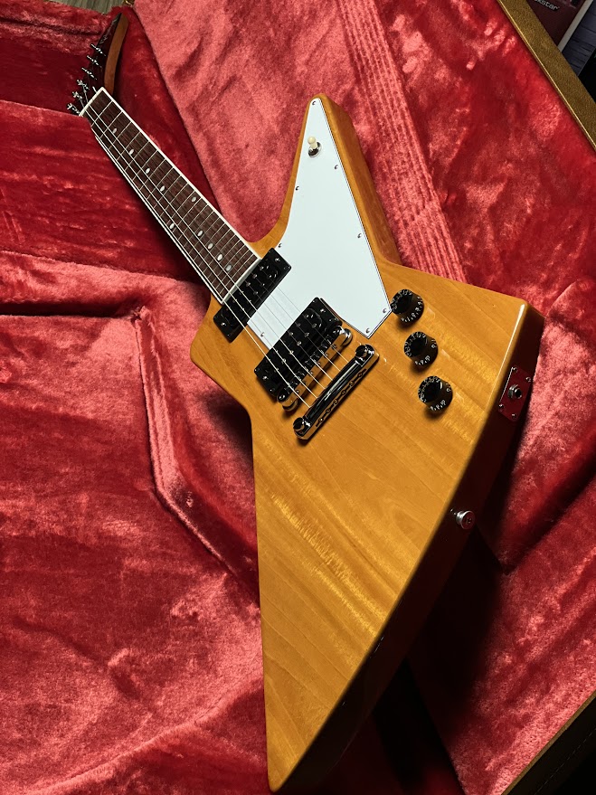 Gibson 70s Explorer in Antique Natural with Case