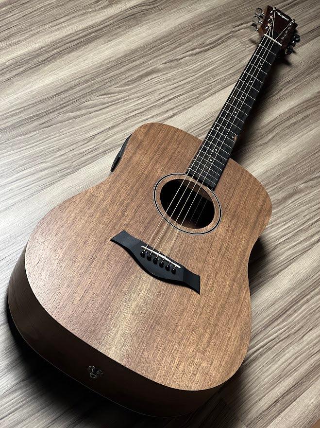 Taylor Big Baby Taylor-e Acoustic Guitar w/Electronic and Bag in Walnut