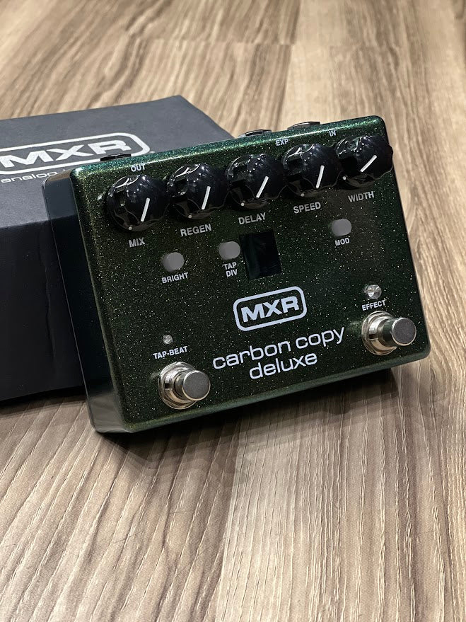 MXR M292 Carbon Copy Deluxe Analog Delay Pedal