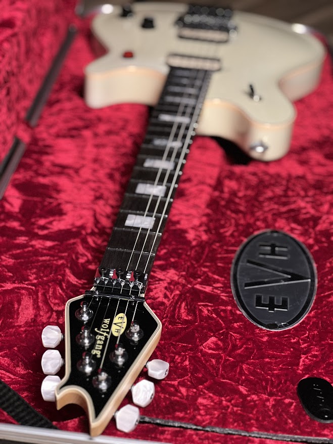 EVH Wolfgang USA Edward Van Halen Signature in Ivory