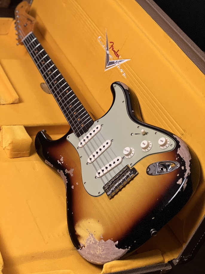 Fender Custom Shop 1961 Stratocaster Heavy Relic Super Faded Aged 3-Tone Sunburst CZ568799