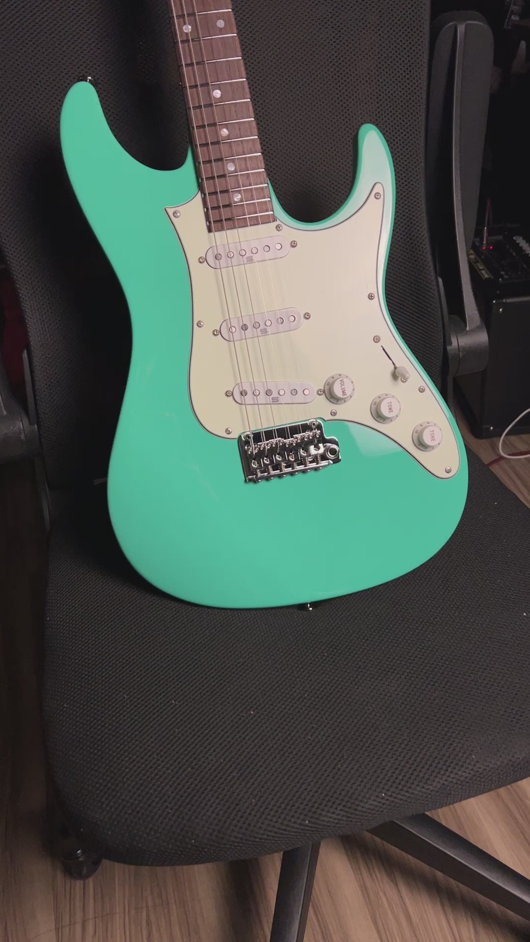 Ibanez Prestige AZS2200 ミントグリーン Ibanez Prestige AZS2200 Electric Guitar - Mint Green | Sweetwater