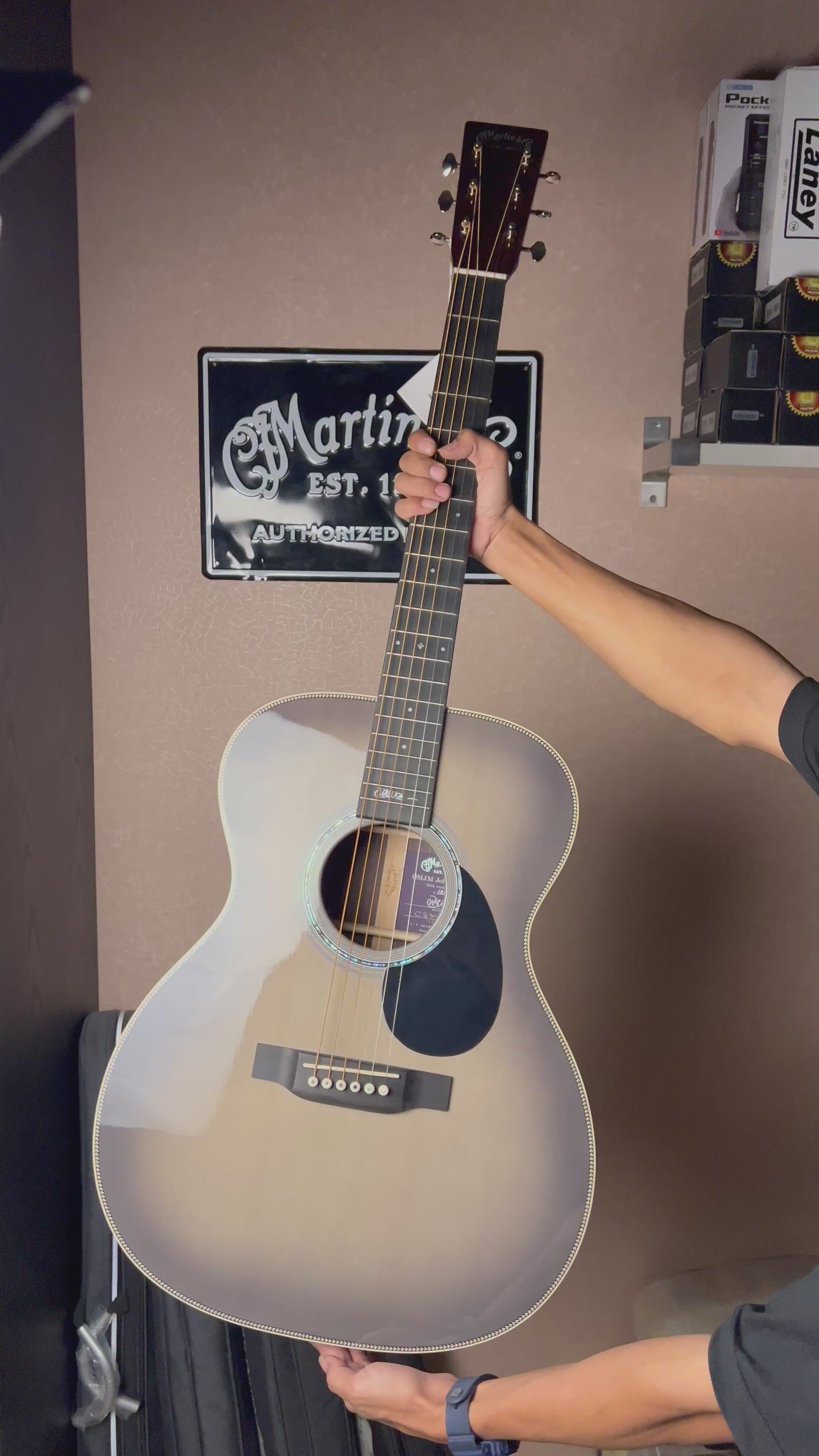 Martin OMJM John Mayer 20Th Anniversary with Platinum Gray Burst