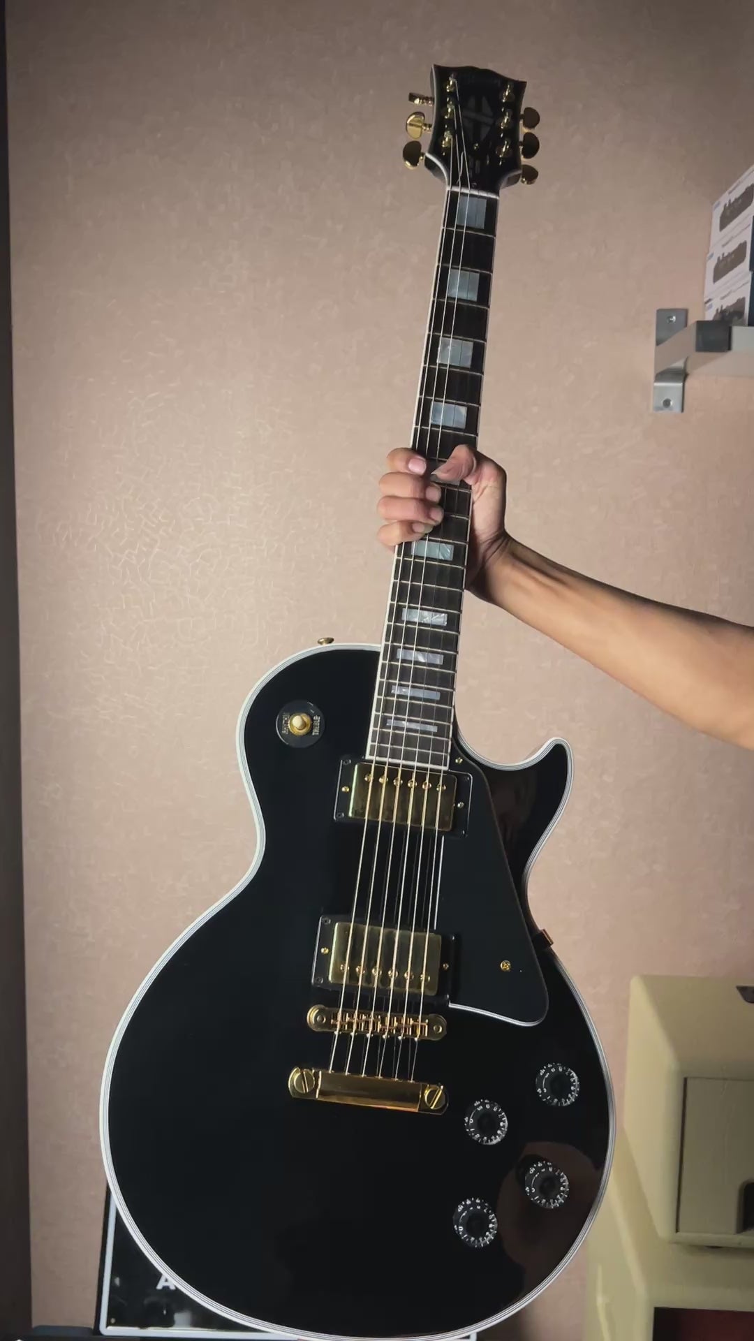 Gibson Les Paul Custom Ebony Fingerboard Gloss in Ebony w/ Case CS