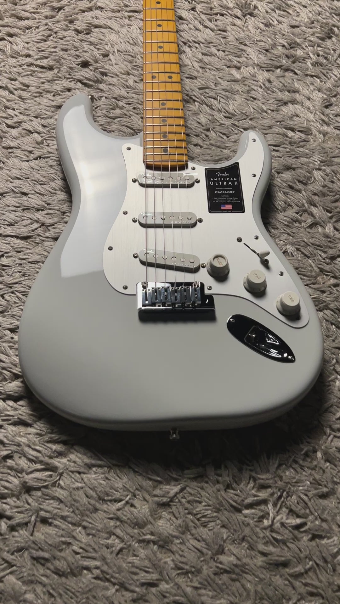 Fender American Ultra II Stratocaster with Maple FB in Avalanche