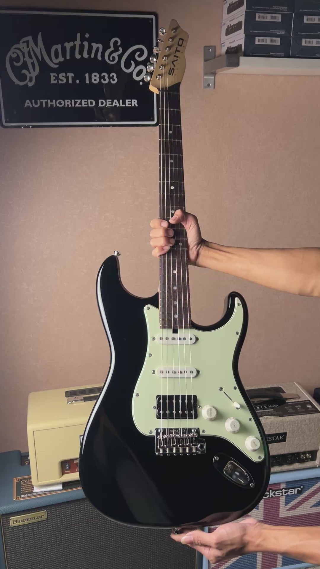 ギター Saito Guitars S-622CS SSH Saito S-622CS SSH Heritage with Rosewood in Black with Mint Green