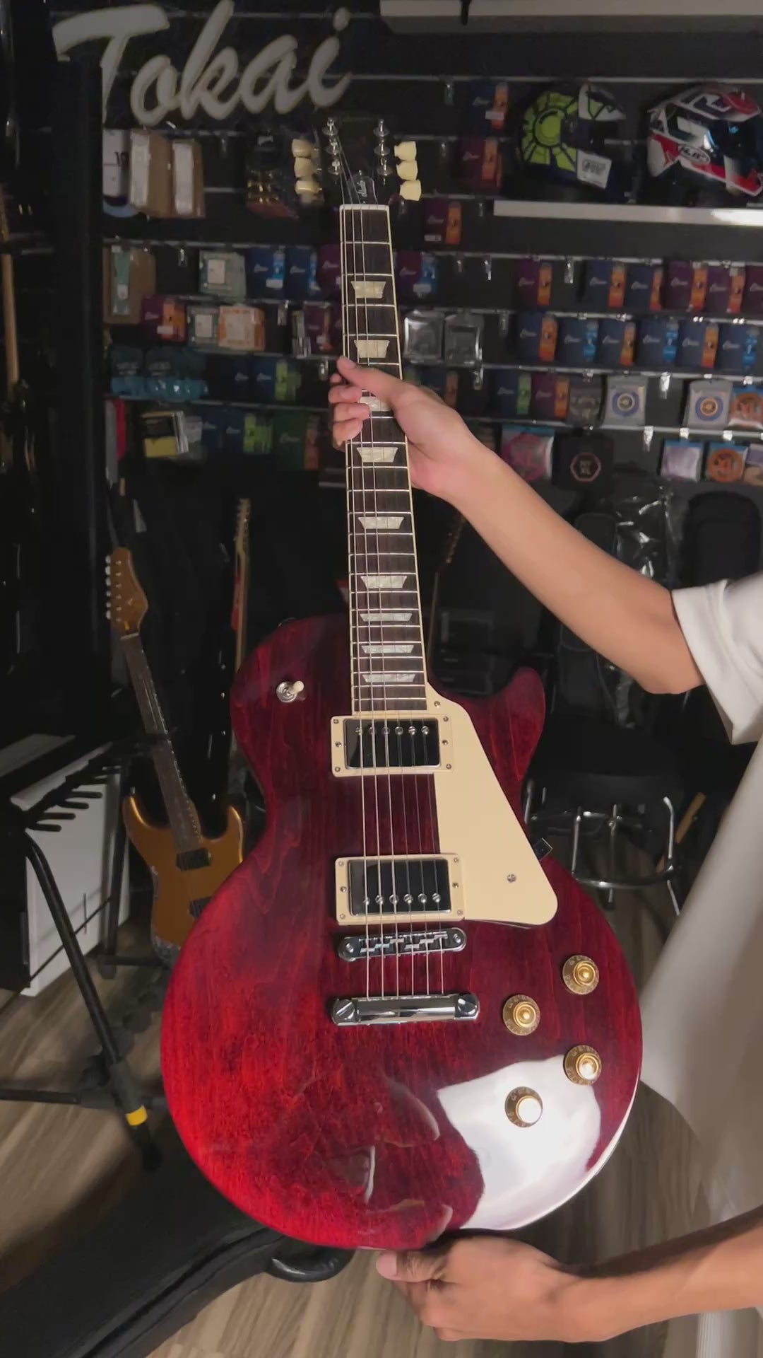 Gibson Les Paul Studio in Wine Red 227040129 – nafiriguitar.com