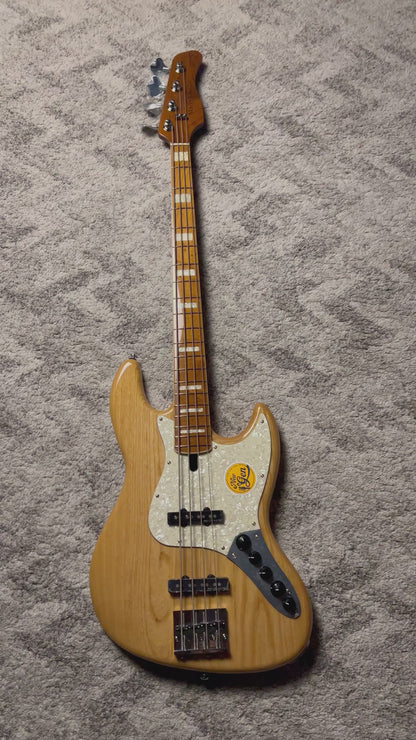 Sire Marcus Miller V8 SWAMP ASH 4 String in Natural w/Bag