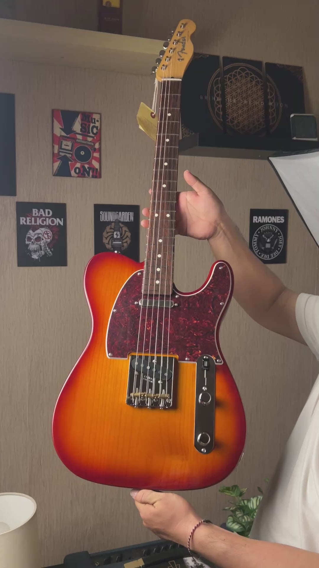 Fender FSR Collection Hybrid II Telecaster with RW FB In Sienna