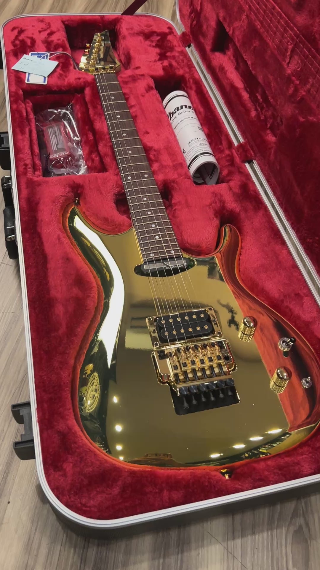 Ibanez JS1GD Joe Satriani Signature in Gold Boy with Case Limited