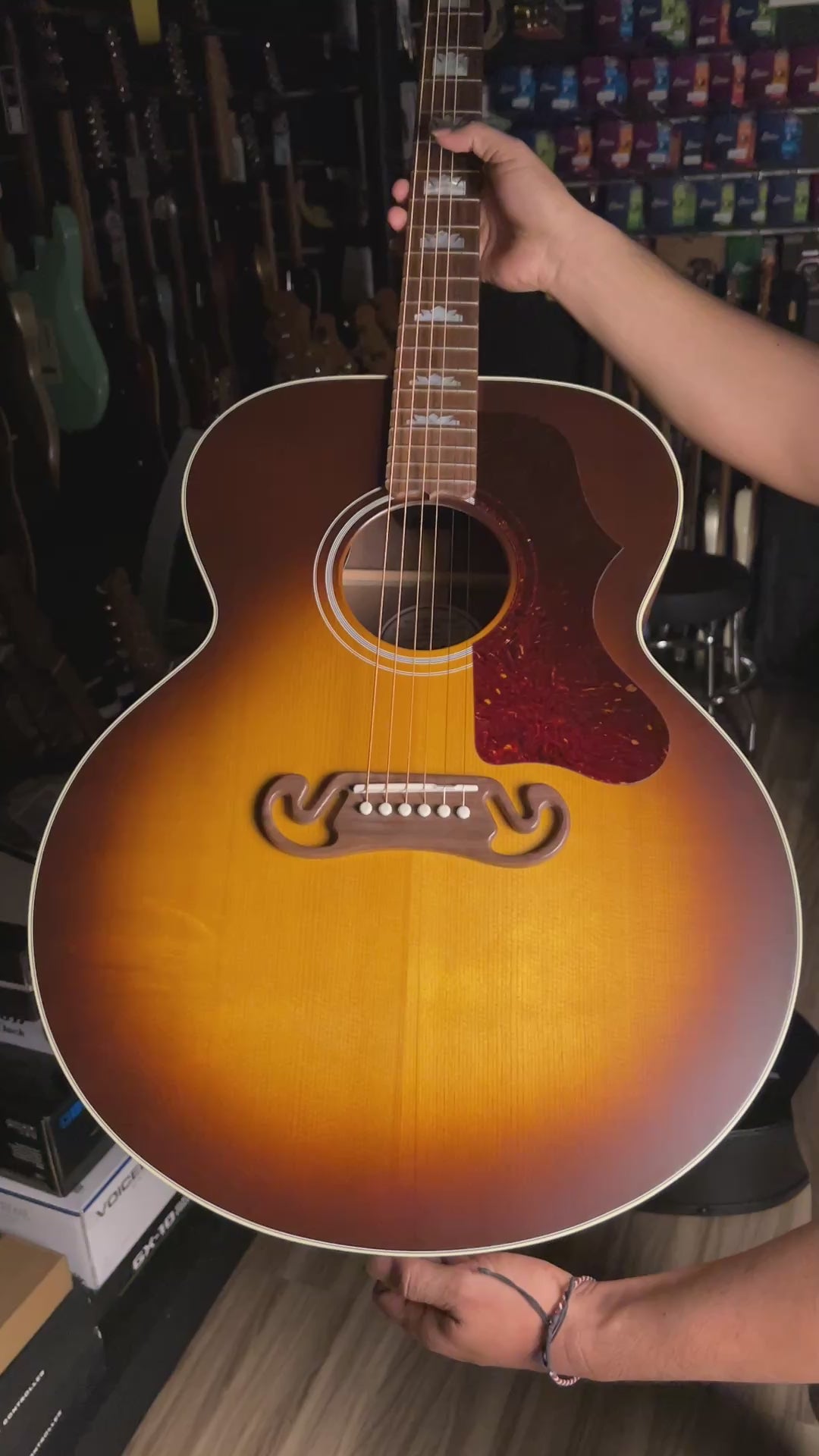 Gibson SJ-200 Studio Walnut In Satin Walnut Burst w/Case 20244081