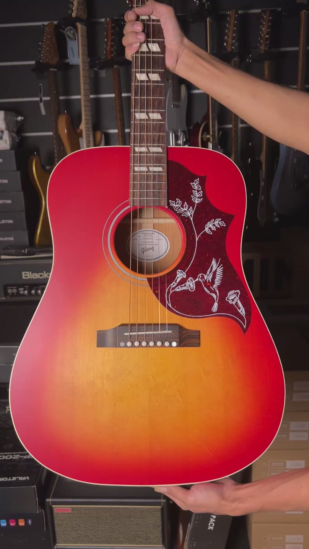 Gibson Hummingbird Special Satin in Vintage Cherry Sunburst w