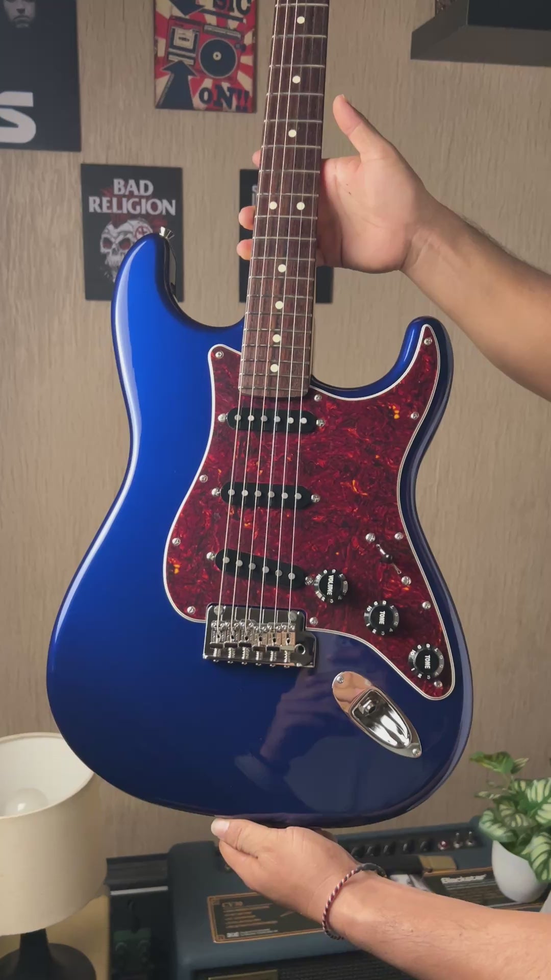 Fender FSR Collection Hybrid II Stratocaster with RW FB In Deep