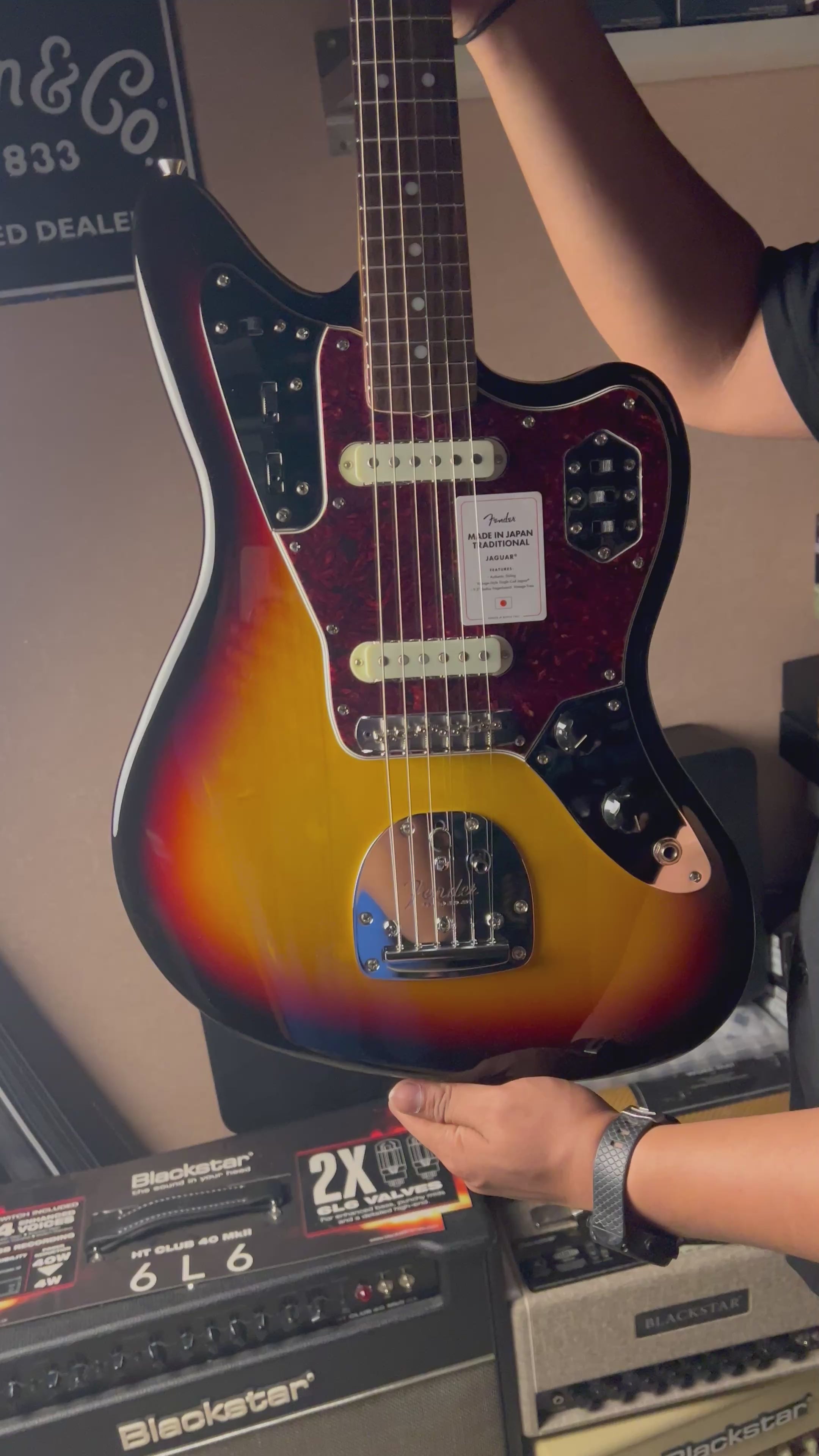 Fender Japan Traditional 60s Jaguar with RW FB in 3-Color Sunburst