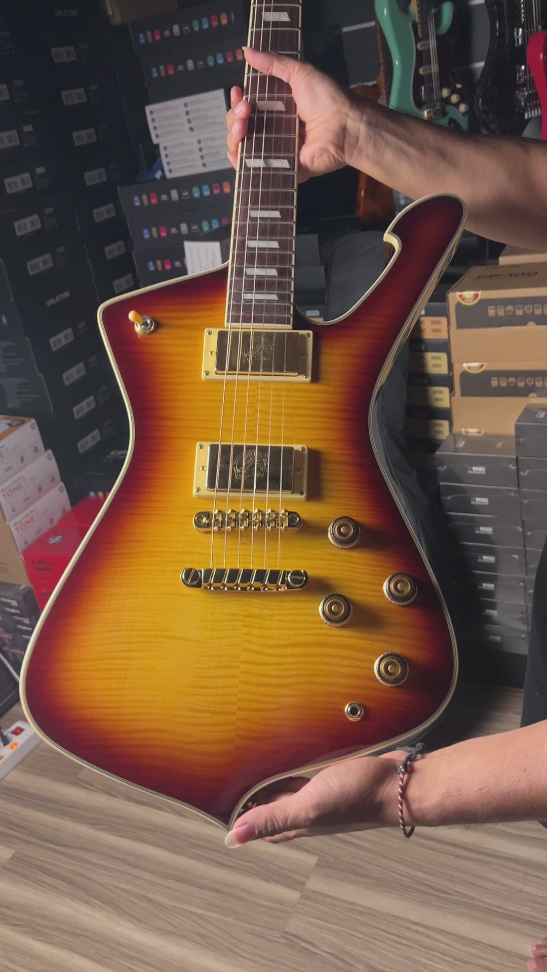 Ibanez Iceman IC420FM-VLS w/IC Bag in Violin Sunburst