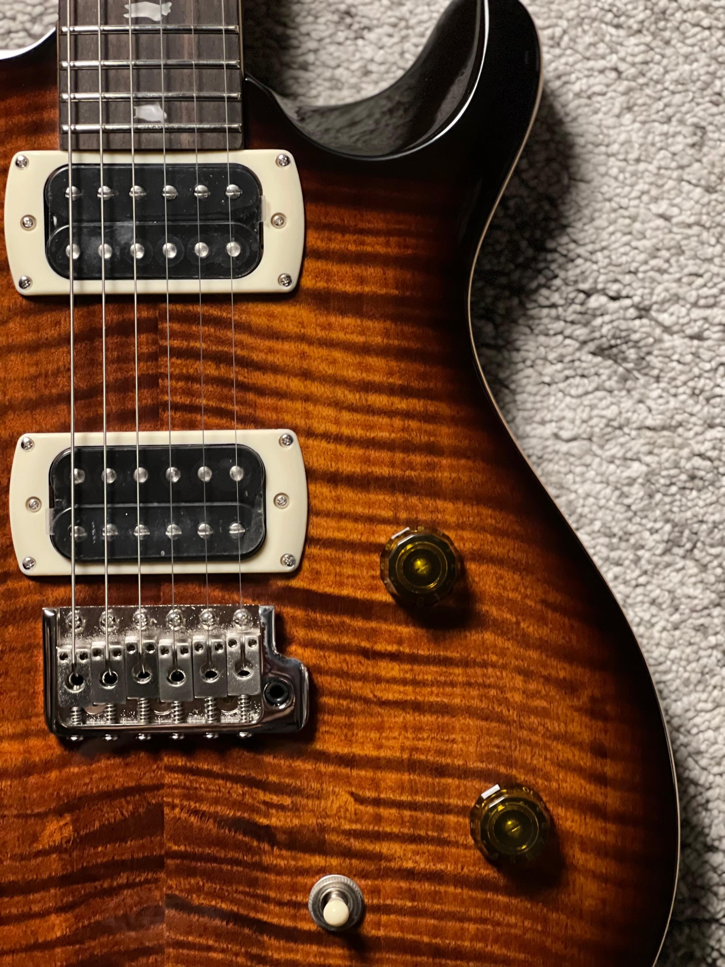 PRS SE CE 24 Bolt On in Black Gold Sunburst