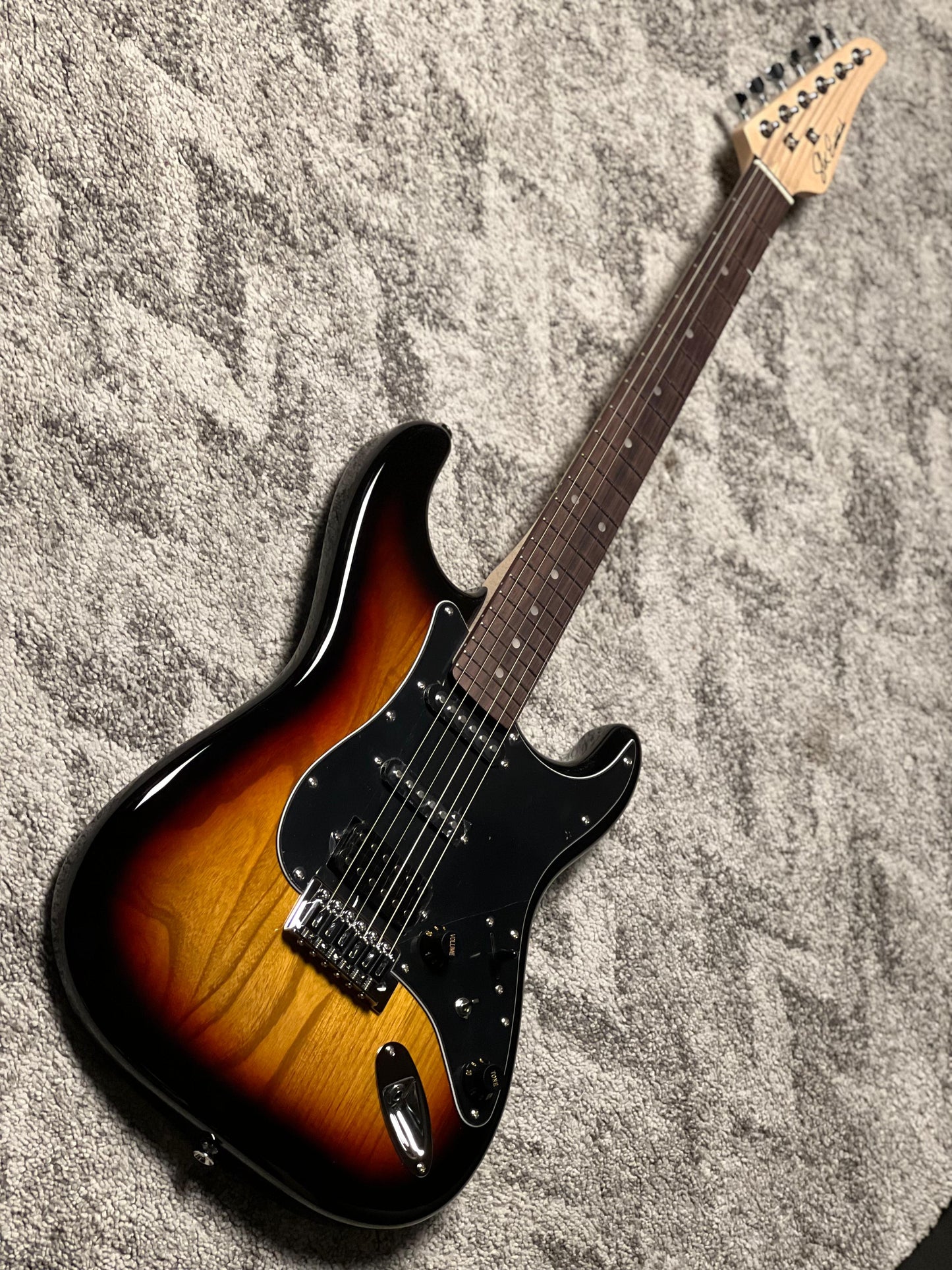 SLX Hawk Classic Essentials 22 HSS with Rosewood FB in in 3-Tone Sunburst