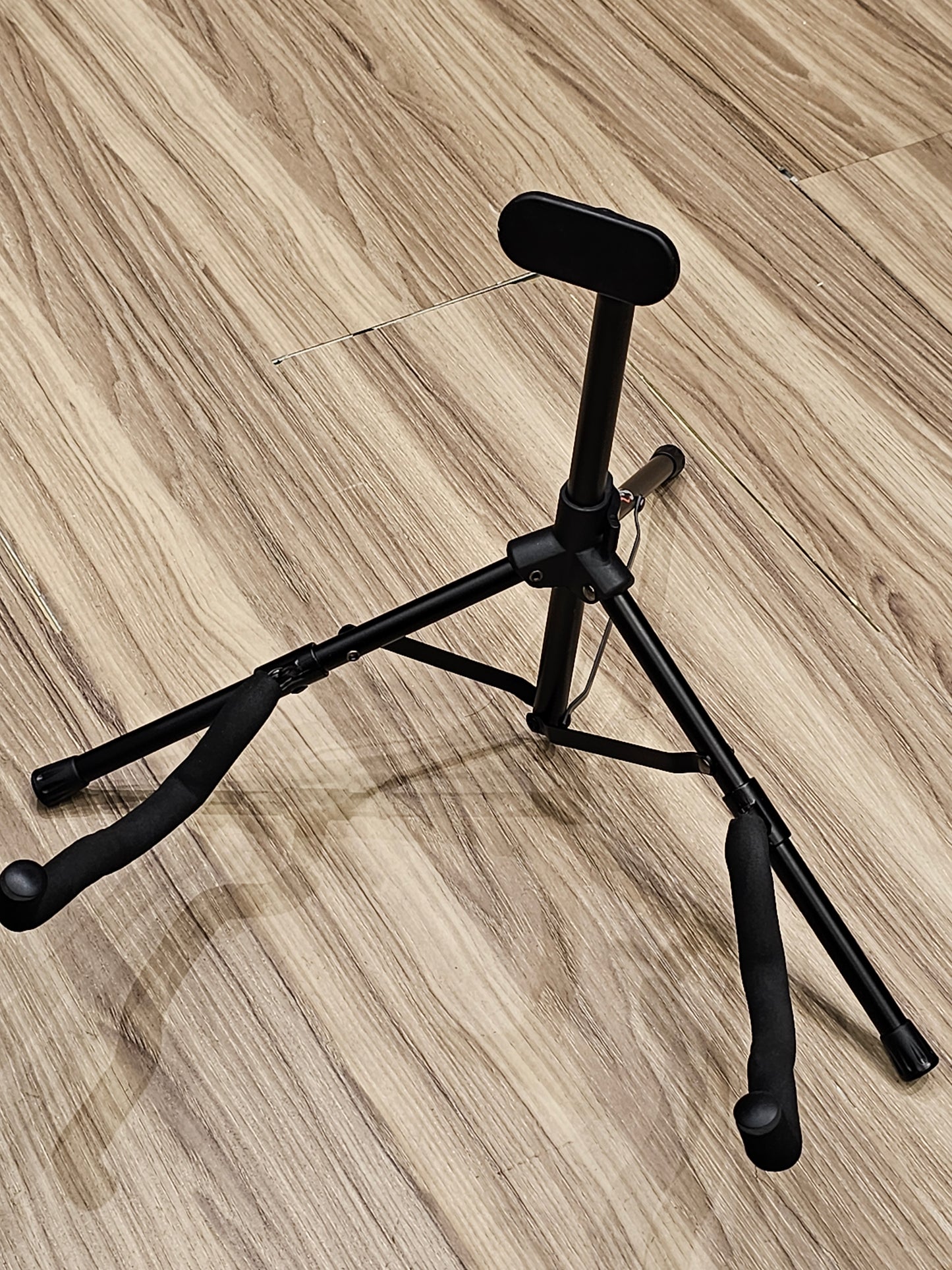Soundking SG60C Guitar Stand Black
