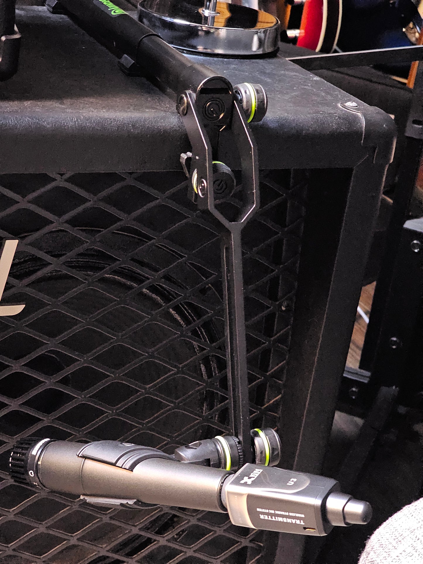 Gravity MS CAB CL 01 Cab Clamp Microphone Holder for Guitar Cabinets