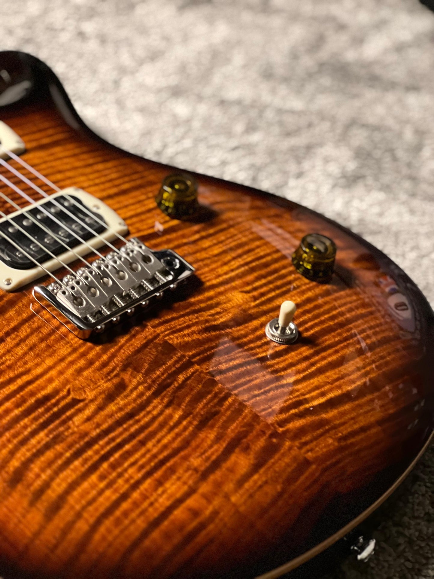 PRS SE CE 24 Bolt On in Black Gold Sunburst