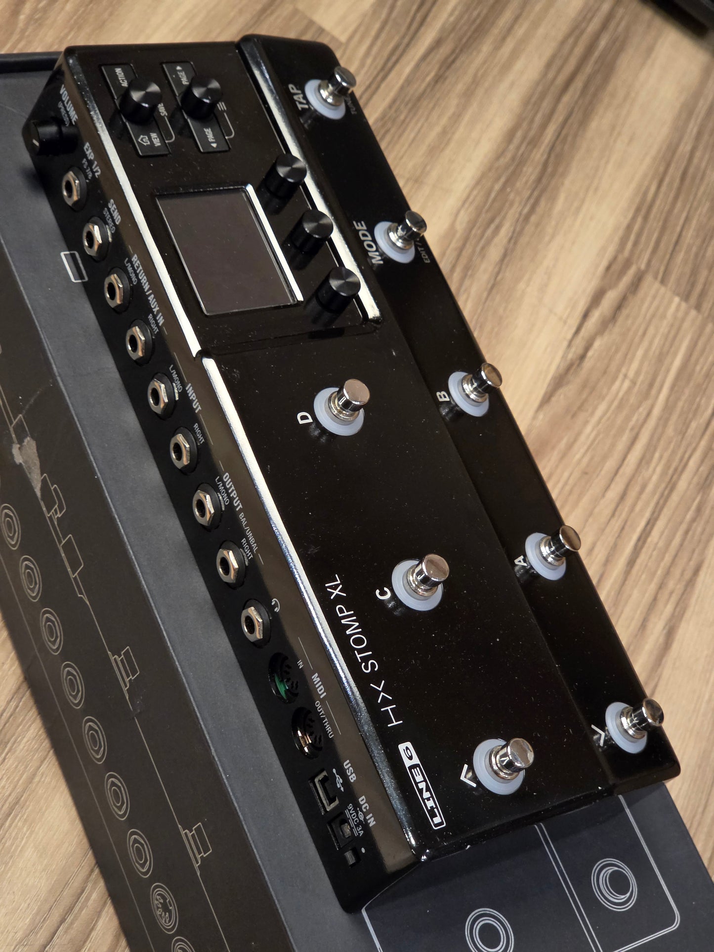 Line 6 HX Stomp XL Guitar Multi-effects Floor Processor (USED)