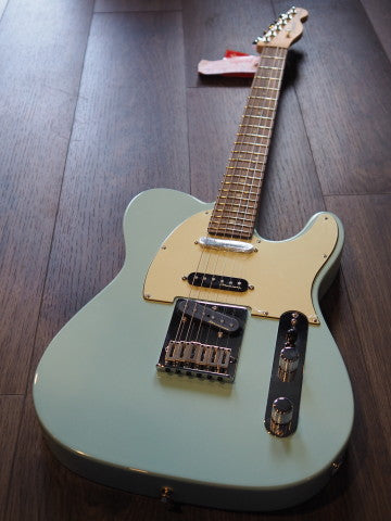 Fender Deluxe Nashville Telecaster Pau Ferro in Daphne Blue