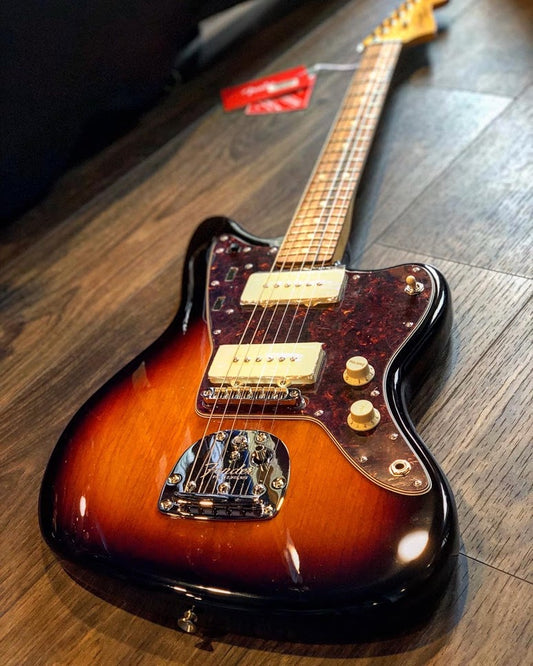 Fender Classic Player Jazzmaster Special in 3-Color Sunburst