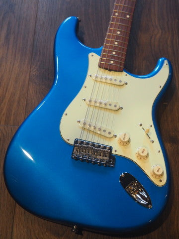 Fender Japan Traditional `60s Stratocaster Rosewood Candy Blue