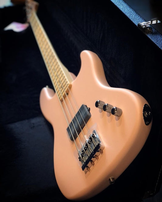 Fender Flea Signature Active Jazz Bass - Satin Shell Pink