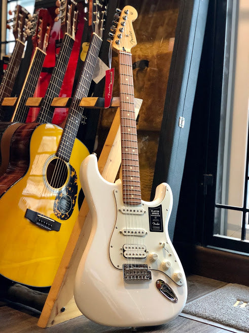 Fender Player Series Stratocaster HSS Pau Ferro สีโพลาไวท์