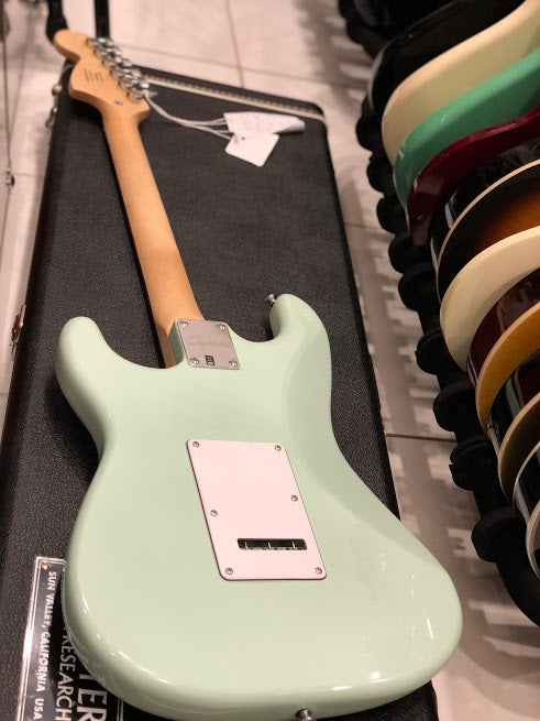 Squier Affinity Stratocaster in Surf Green